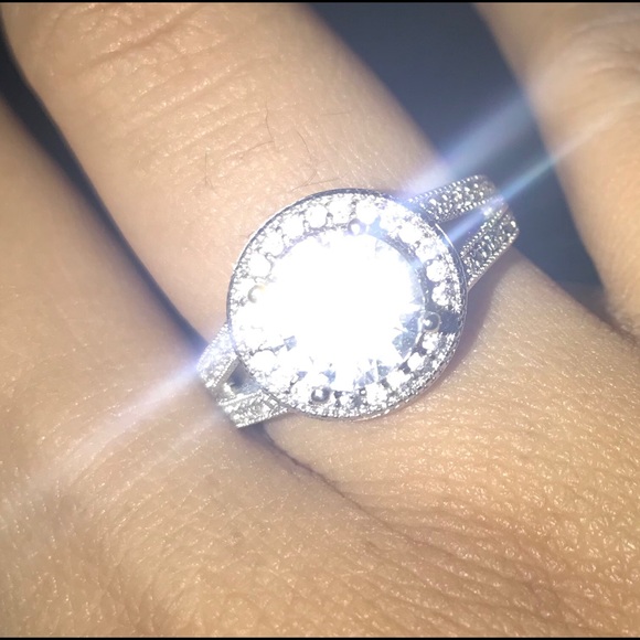 Engagement ring daimond
